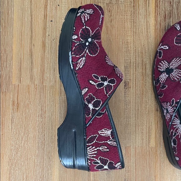 Dansko Women's Red Floral Mules - Picture 5 of 6